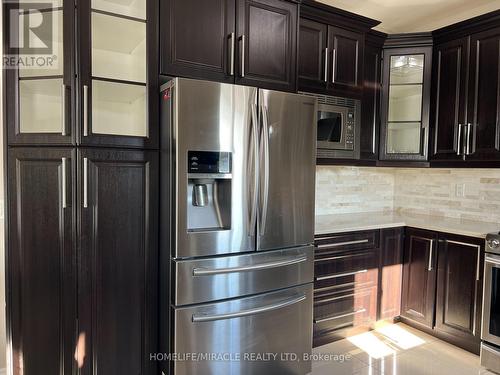 91 Earlsbridge Boulevard, Brampton, ON - Indoor Photo Showing Kitchen