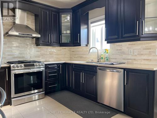 91 Earlsbridge Boulevard, Brampton, ON - Indoor Photo Showing Kitchen With Stainless Steel Kitchen With Upgraded Kitchen