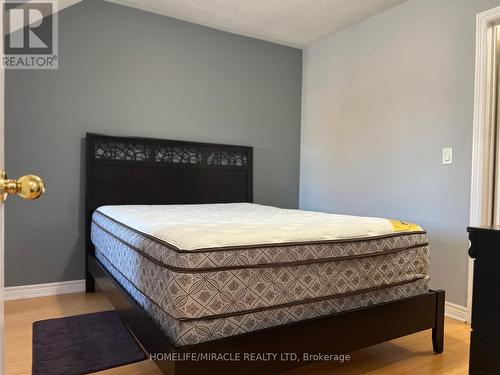 91 Earlsbridge Boulevard, Brampton, ON - Indoor Photo Showing Bedroom