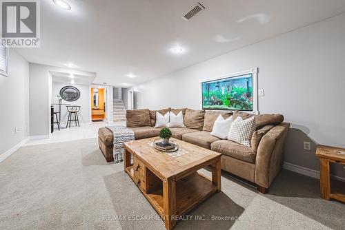 1451 6Th Con Road W, Hamilton, ON - Indoor Photo Showing Living Room