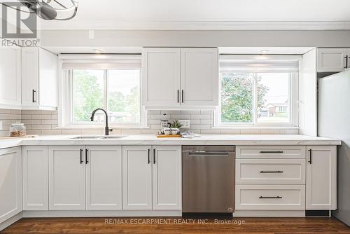 1451 6Th Con Road W, Hamilton, ON - Indoor Photo Showing Kitchen With Double Sink With Upgraded Kitchen