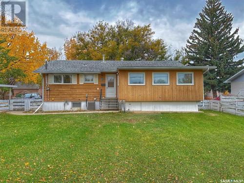 7469 Lake Avenue, Gull Lake, SK - Outdoor