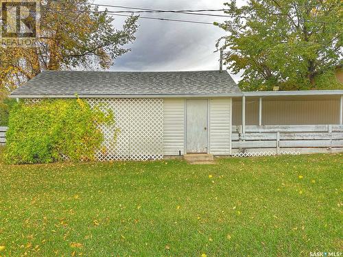 7469 Lake Avenue, Gull Lake, SK - Outdoor