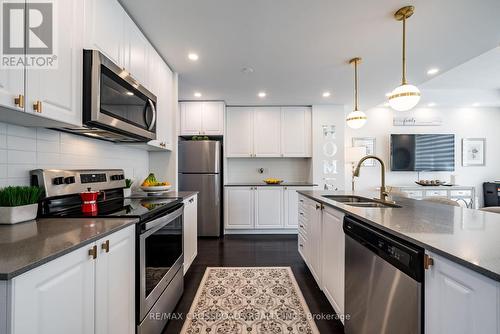 Th16 - 1245 Bayly Street, Pickering, ON - Indoor Photo Showing Kitchen With Stainless Steel Kitchen With Double Sink With Upgraded Kitchen