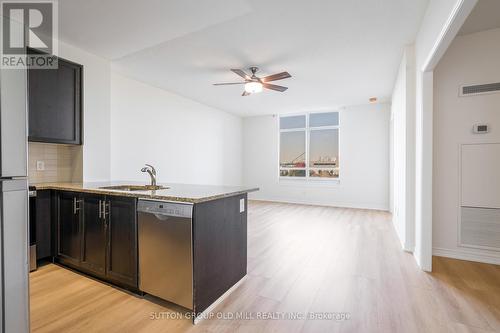 515 - 9245 Jane Street, Vaughan, ON - Indoor Photo Showing Kitchen