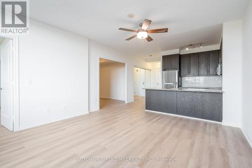 515 - 9245 Jane Street, Vaughan, ON - Indoor Photo Showing Kitchen