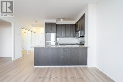 515 - 9245 Jane Street, Vaughan, ON - Indoor Photo Showing Kitchen