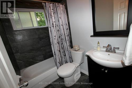 224 Axminster Drive, Richmond Hill, ON - Indoor Photo Showing Bathroom