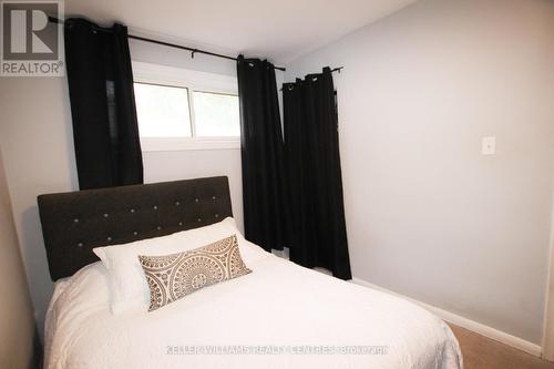 224 Axminster Drive, Richmond Hill, ON - Indoor Photo Showing Bedroom