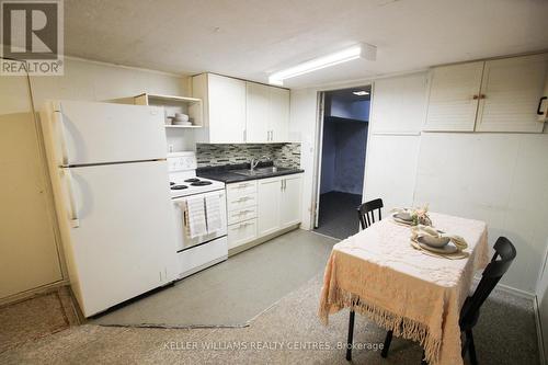 224 Axminster Drive, Richmond Hill, ON - Indoor Photo Showing Kitchen