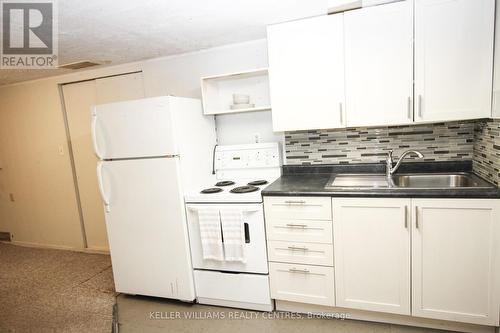 224 Axminster Drive, Richmond Hill, ON - Indoor Photo Showing Kitchen With Double Sink