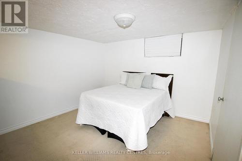 224 Axminster Drive, Richmond Hill, ON - Indoor Photo Showing Bedroom