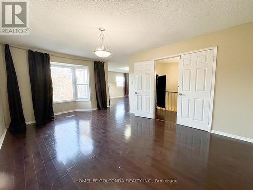 35 Tannery Creek Crescent, Aurora, ON - Indoor Photo Showing Kitchen With Double Sink