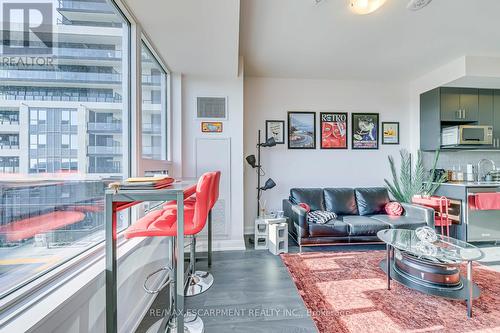 325 - 3220 William Coltson Ave Avenue E, Oakville, ON - Indoor Photo Showing Living Room