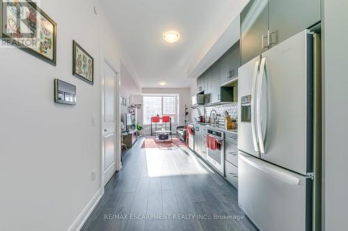 325 - 3220 William Coltson Ave Avenue E, Oakville, ON - Indoor Photo Showing Kitchen