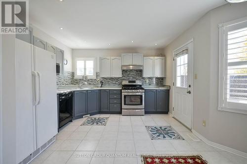 16 Wilson Crescent, Southgate, ON - Indoor Photo Showing Kitchen With Upgraded Kitchen