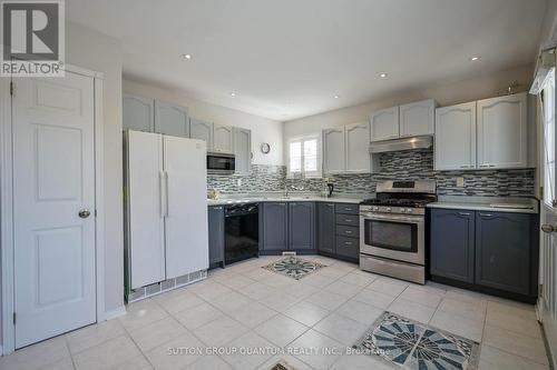 16 Wilson Crescent, Southgate, ON - Indoor Photo Showing Kitchen With Upgraded Kitchen