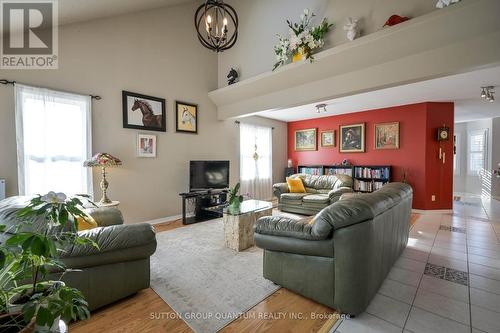 16 Wilson Crescent, Southgate, ON - Indoor Photo Showing Living Room