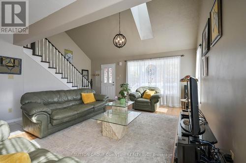 16 Wilson Crescent, Southgate, ON - Indoor Photo Showing Living Room