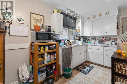 2926-2928 7Th Street E, Saskatoon, SK - Indoor Photo Showing Kitchen