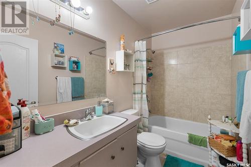 2926-2928 7Th Street E, Saskatoon, SK - Indoor Photo Showing Bathroom