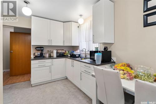 2926-2928 7Th Street E, Saskatoon, SK - Indoor Photo Showing Kitchen