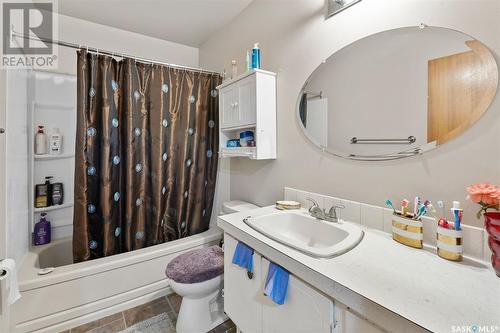 2926-2928 7Th Street E, Saskatoon, SK - Indoor Photo Showing Bathroom