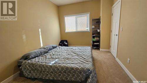 141 Valley Park Place, Swift Current, SK - Indoor Photo Showing Bedroom