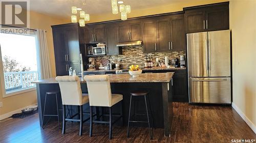 141 Valley Park Place, Swift Current, SK - Indoor Photo Showing Kitchen With Stainless Steel Kitchen With Upgraded Kitchen