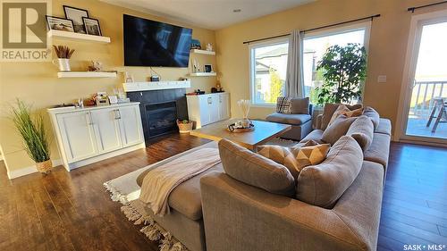 141 Valley Park Place, Swift Current, SK - Indoor Photo Showing Living Room With Fireplace