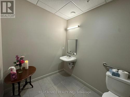 102 - 21 Matchedash Street S, Orillia, ON - Indoor Photo Showing Bathroom