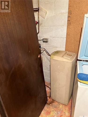 5373 Kings Avenue, Gull Lake, SK - Indoor Photo Showing Laundry Room