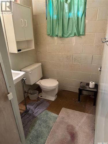 5373 Kings Avenue, Gull Lake, SK - Indoor Photo Showing Bathroom