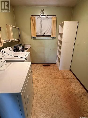 5373 Kings Avenue, Gull Lake, SK - Indoor Photo Showing Laundry Room