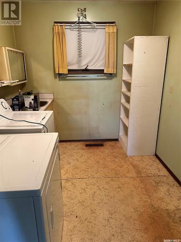 5373 Kings Avenue, Gull Lake, SK - Indoor Photo Showing Laundry Room