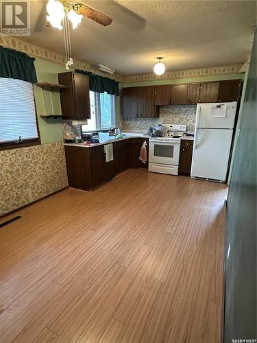 5373 Kings Avenue, Gull Lake, SK - Indoor Photo Showing Kitchen