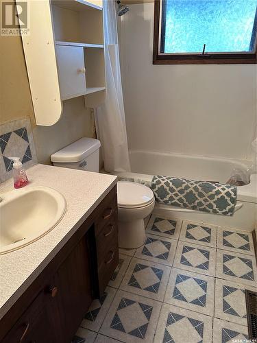 5373 Kings Avenue, Gull Lake, SK - Indoor Photo Showing Bathroom