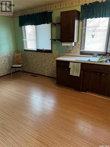 5373 Kings Avenue, Gull Lake, SK - Indoor Photo Showing Kitchen With Double Sink