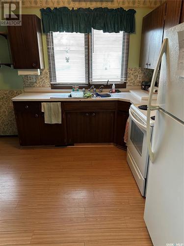 5373 Kings Avenue, Gull Lake, SK - Indoor Photo Showing Kitchen