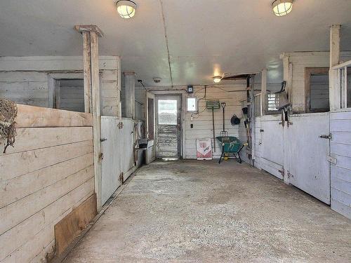 Stable - 24 Ch. De Fairfax, Stanstead - Ville, QC - Indoor Photo Showing Garage