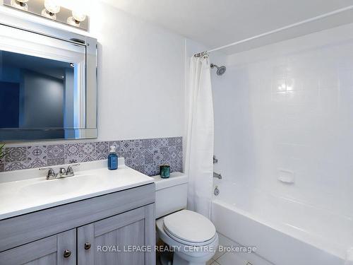 502-1001 Cedarglen Gate, Mississauga, ON - Indoor Photo Showing Bathroom