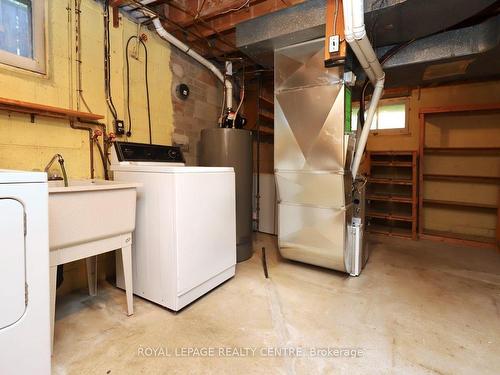 3502 The Credit Woodlands, Mississauga, ON - Indoor Photo Showing Laundry Room