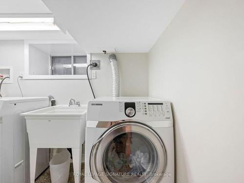 914 Royal York Rd, Toronto, ON - Indoor Photo Showing Laundry Room