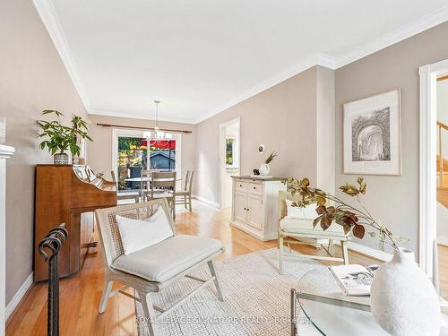 914 Royal York Rd, Toronto, ON - Indoor Photo Showing Living Room