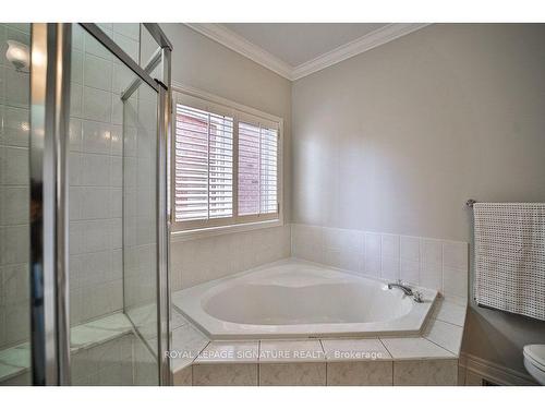 2230 Nightingale Way, Oakville, ON - Indoor Photo Showing Bathroom