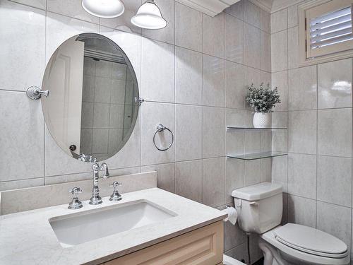 2230 Nightingale Way, Oakville, ON - Indoor Photo Showing Bathroom