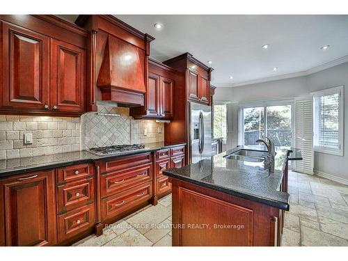 2230 Nightingale Way, Oakville, ON - Indoor Photo Showing Kitchen