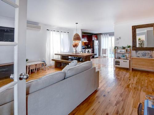 Salon - 66  - 66A Rue Des Tourterelles, Blainville, QC - Indoor Photo Showing Living Room