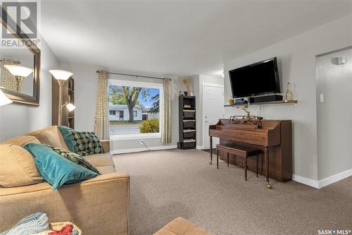 442 X Avenue N, Saskatoon, SK - Indoor Photo Showing Living Room