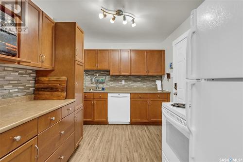 442 X Avenue N, Saskatoon, SK - Indoor Photo Showing Kitchen